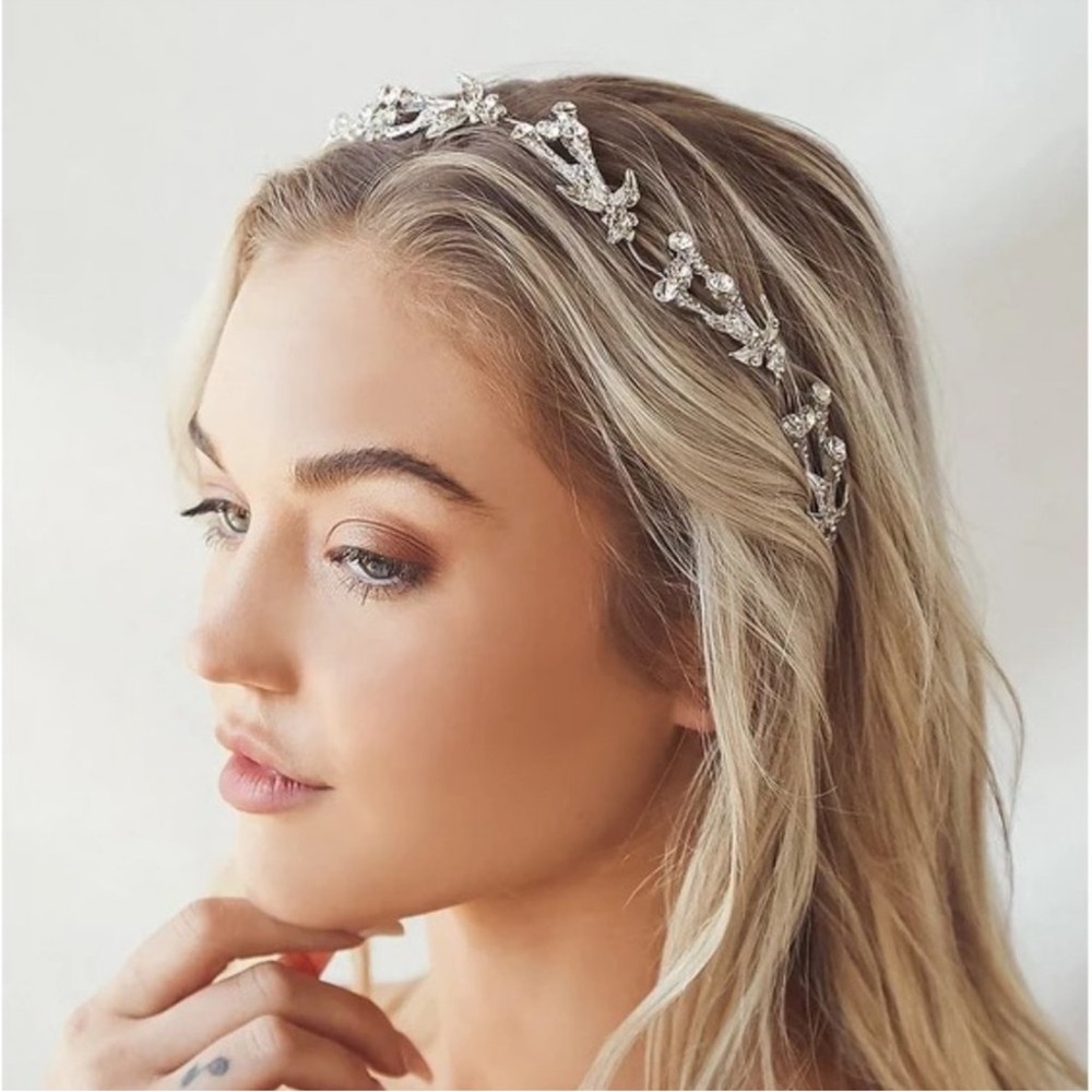 NWOT Lulu's Dazzling Silver Crystal Hairband